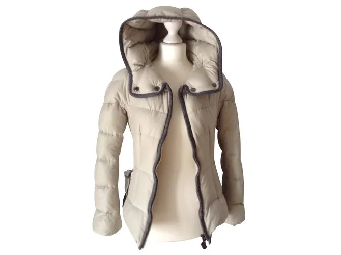 Moncler Capa Beige 