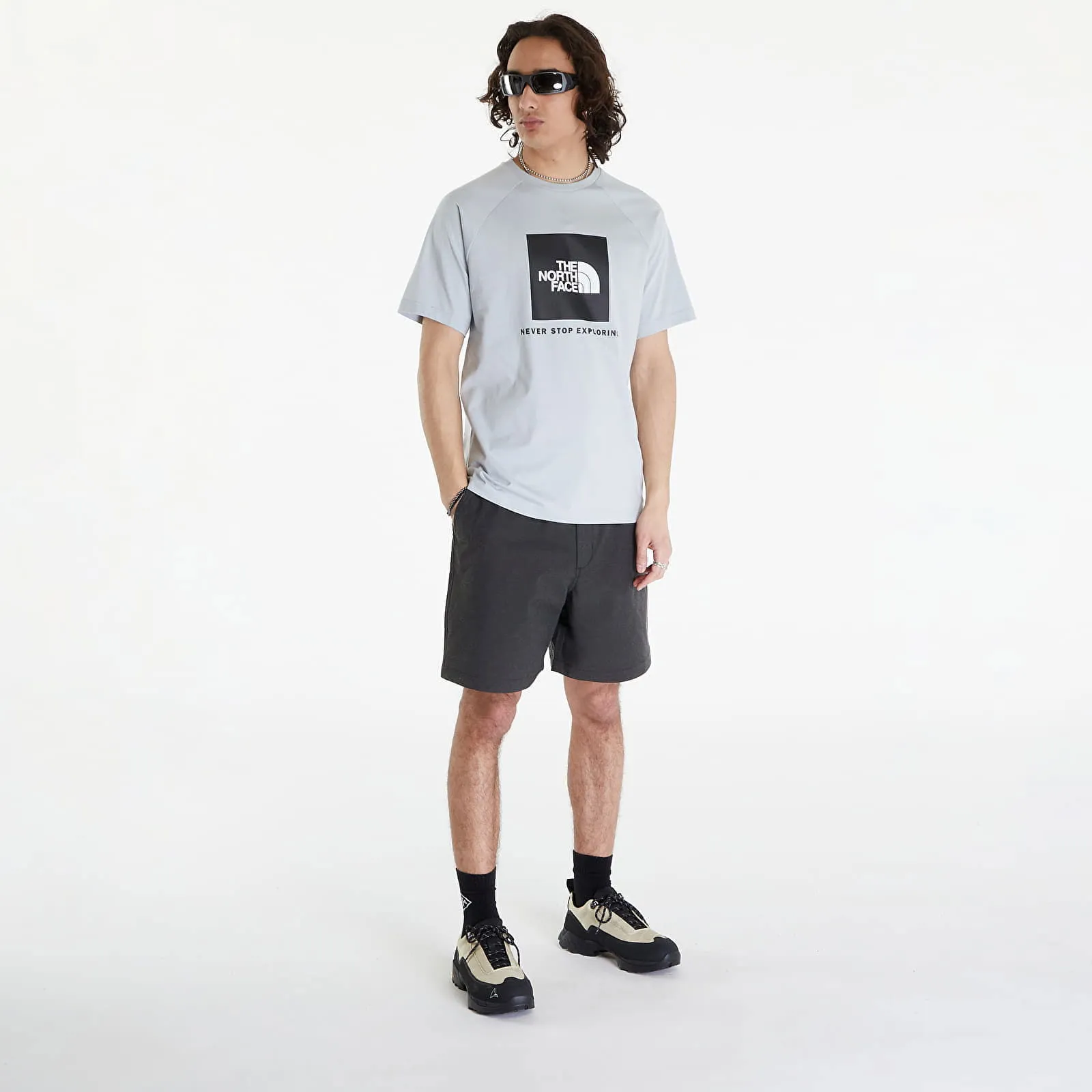 The North Face Raglan Redbox Tee High Rise Grey