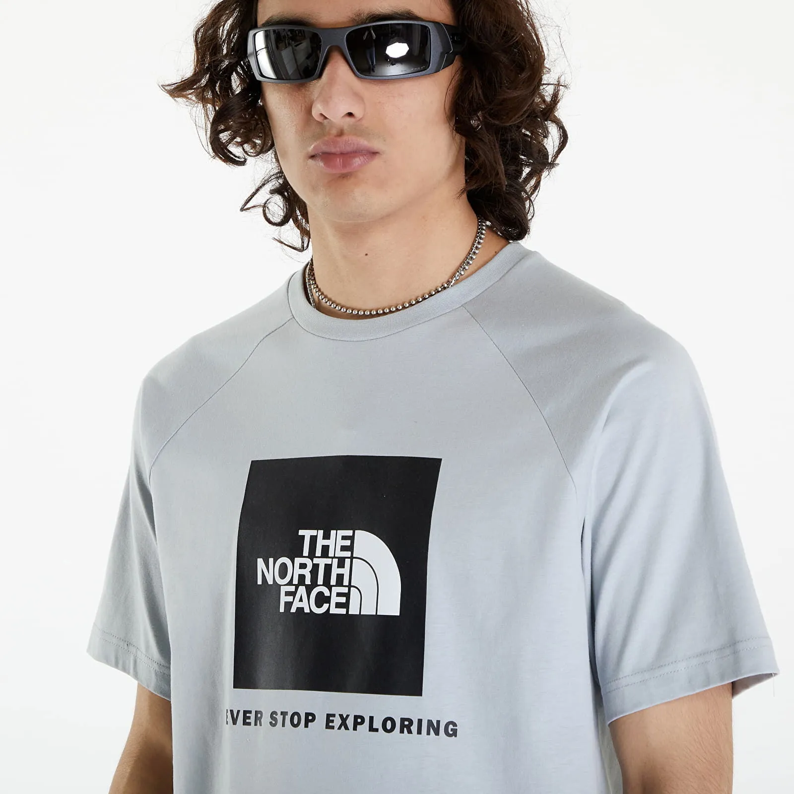 The North Face Raglan Redbox Tee High Rise Grey